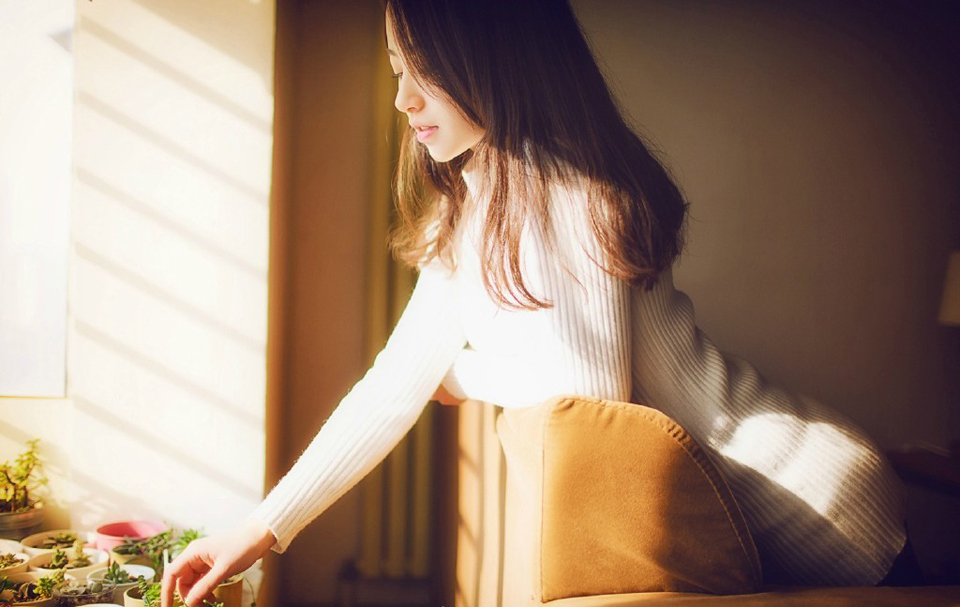 “的确有些冲突，只是……”邓贤苦笑道。